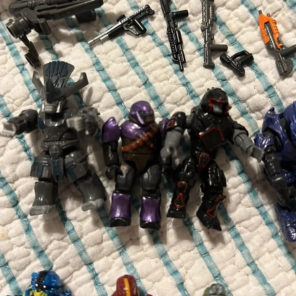 Lot of 50 Mega Bloks Halo mini-figures -RANDOM